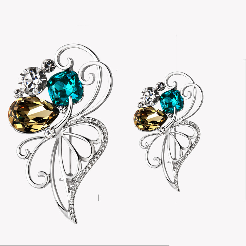 胸針的(de)正解戴法(圖2)