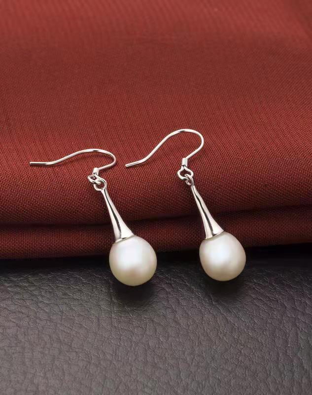 不(bù)同的(de)臉形應該怎麽挑選珍珠耳環