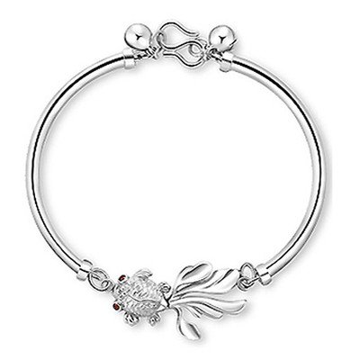 手镯的(de)鈴铛聲