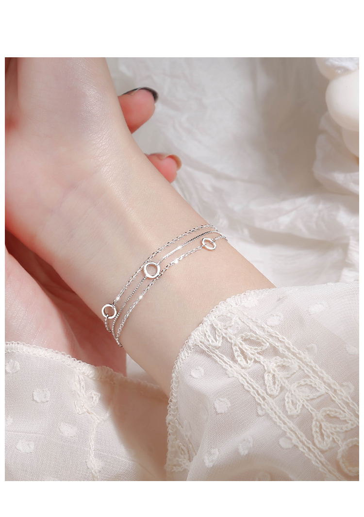 我要(yào)變成你(nǐ)的(de)手鏈