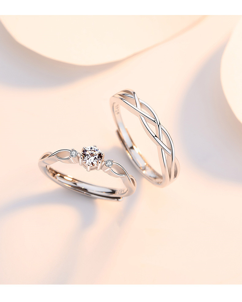 戴上(shàng)他(tā)（她(tā)）送的(de)戒指，永不(bù)後悔