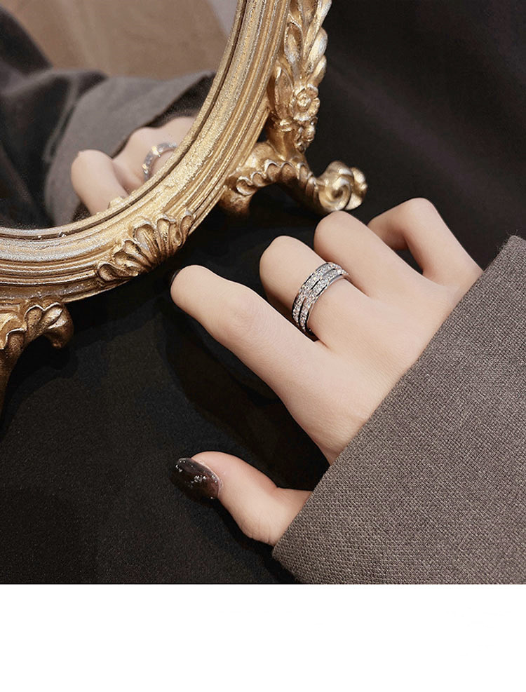 我保留著(zhe)那(nà)枚戒指