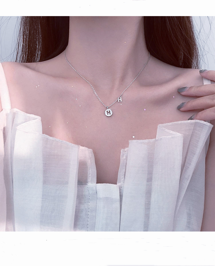 女(nǚ)生(shēng)必備的(de)三件(jiàn)首飾