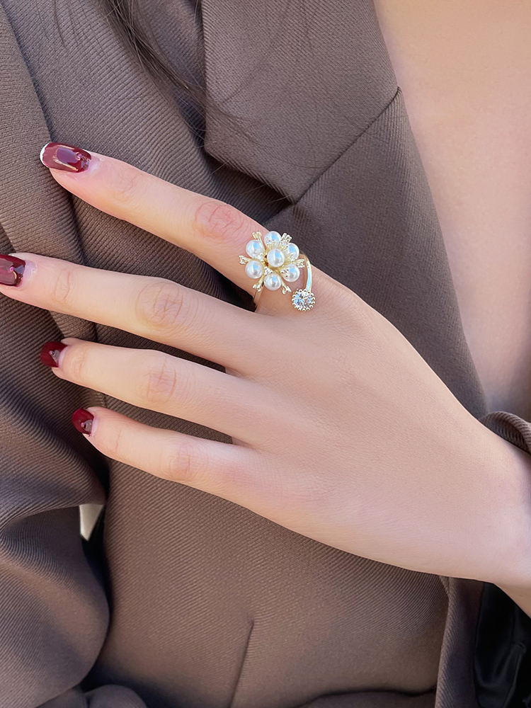 獨留戒指來(lái)相(xiàng)陪