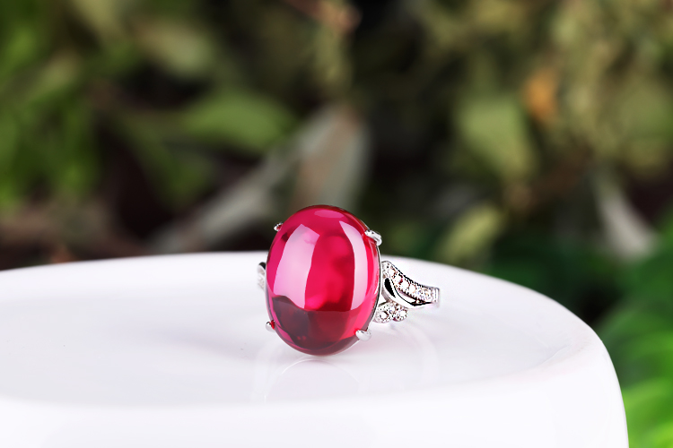 不(bù)同的(de)手形如(rú)何選擇戒指