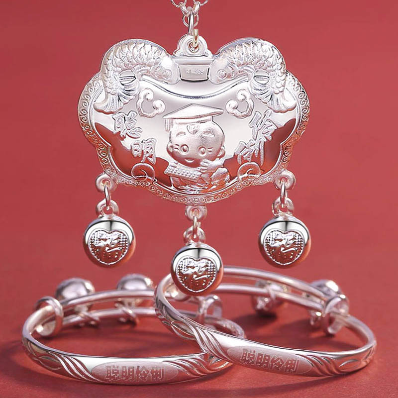 剛出生(shēng)的(de)嬰兒(ér)可(kě)以佩戴長(cháng)命鎖嗎(ma)