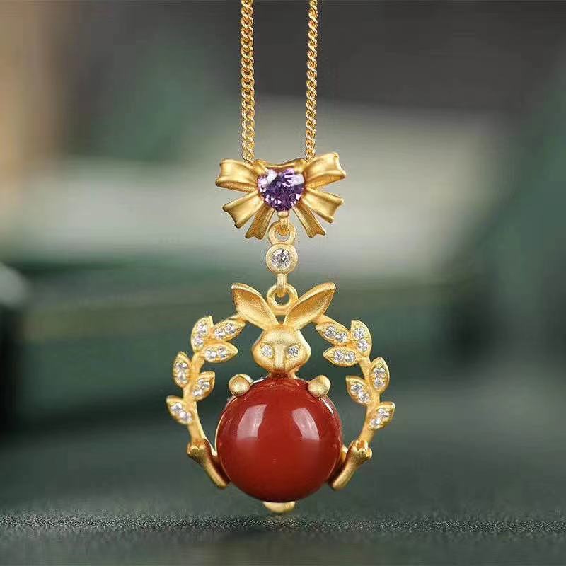 首飾是(shì)女(nǚ)人(rén)生(shēng)活的(de)一(yī)半