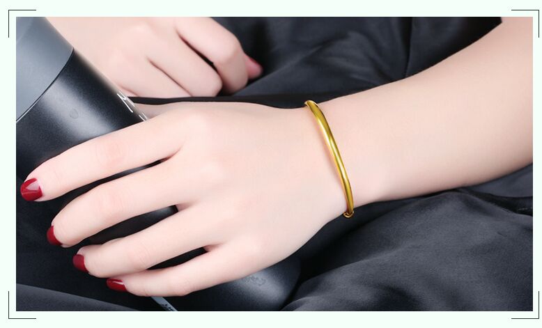 老(lǎo)年(nián)人(rén)選擇哪種黃(huáng)金(jīn)手镯比較适合