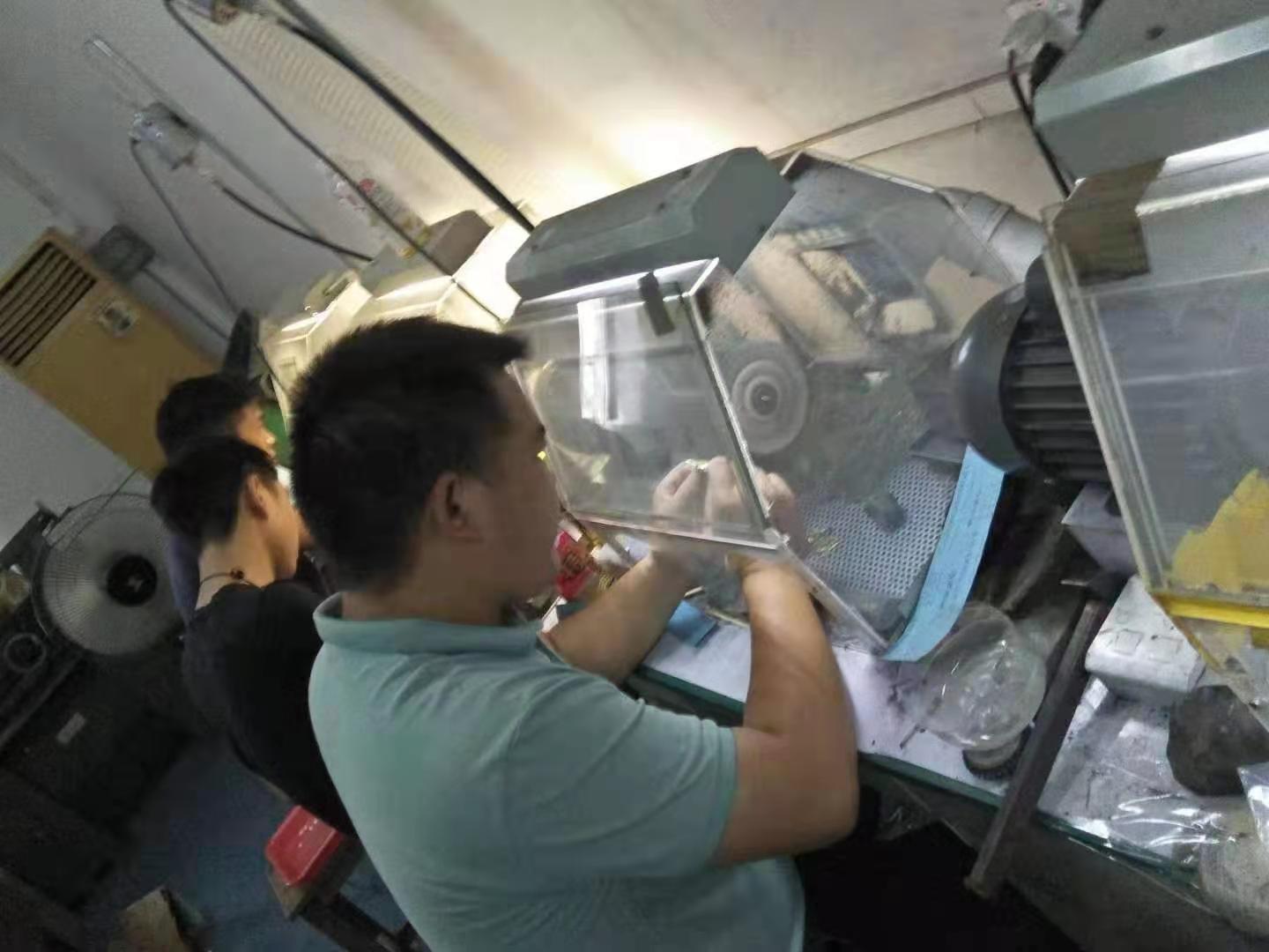 七夕情人(rén)節，鴻業(yè)在曬工(gōng)作(zuò)