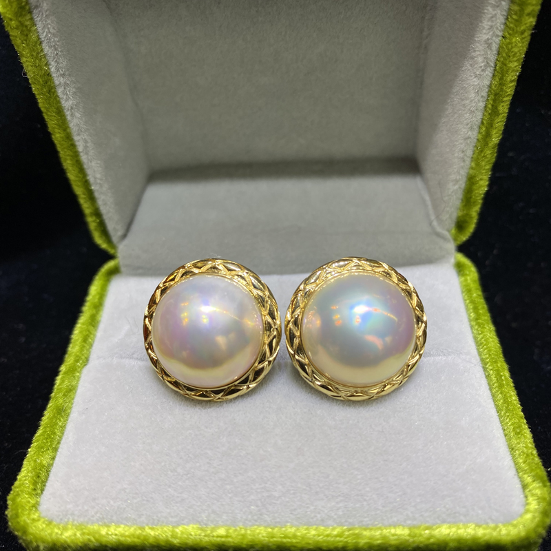 耳環上(shàng)還(hái)遺留著(zhe)你(nǐ)的(de)餘溫