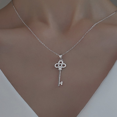 如(rú)何找到(dào)一(yī)家(jiā)好(hǎo)的(de)項鏈廠(chǎng)