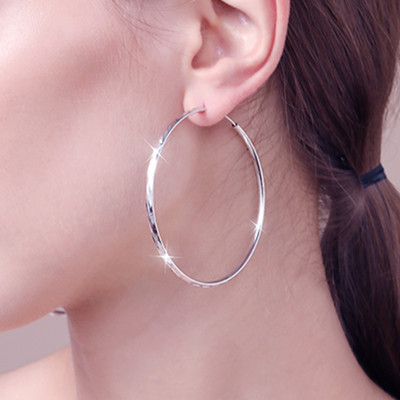 耳針斷了(le)，耳環廠(chǎng)還(hái)能(néng)維修嗎(ma)