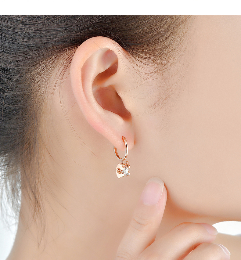 聽(tīng)說(shuō)不(bù)鏽鋼耳環保色時(shí)間(jiān)長(cháng)，而且還(hái)很(hěn)耐戴，是(shì)這(zhè)樣嗎(ma)