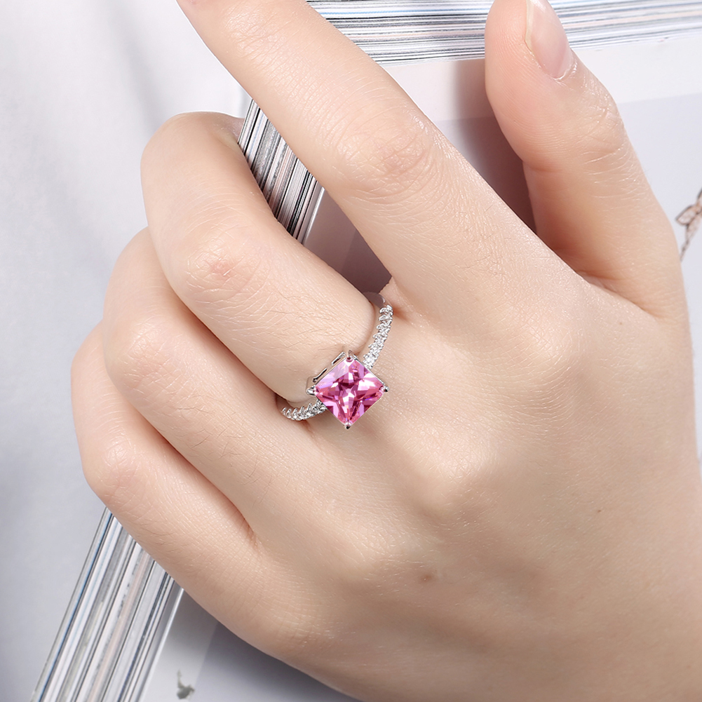 戒指上(shàng)還(hái)流著(zhe)眼淚