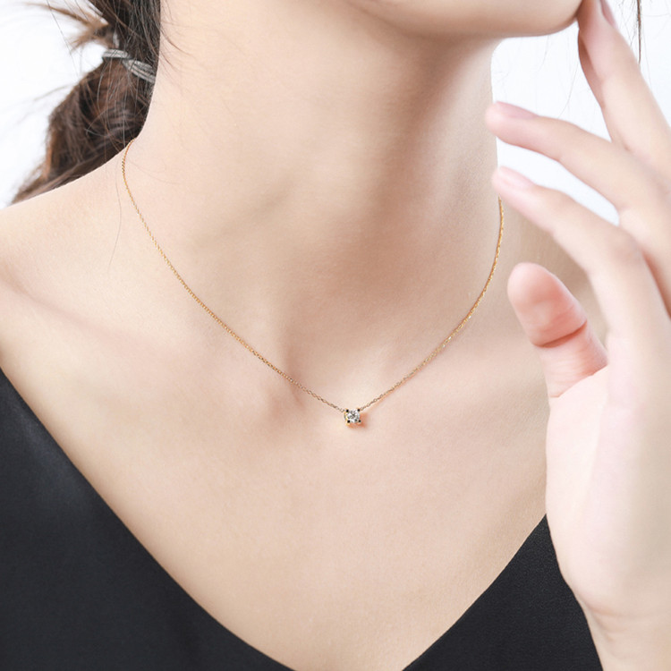 時(shí)尚潮人(rén)必不(bù)可(kě)少(shǎo)的(de)銀(yín)項鏈