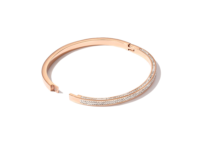 銀(yín)飾品廠(chǎng)能(néng)生(shēng)産合金(jīn)飾品嗎(ma)