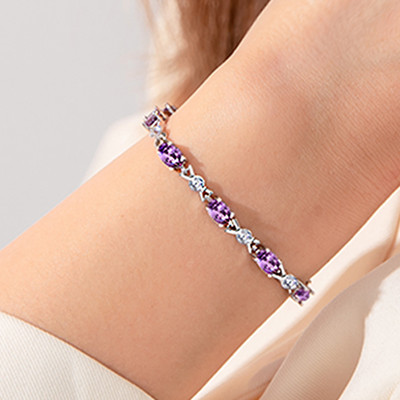 手鏈上(shàng)的(de)一(yī)抹滾燙